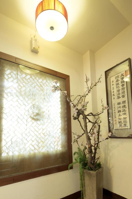 Cambridge Confucius Inn Tainan Bagian luar foto