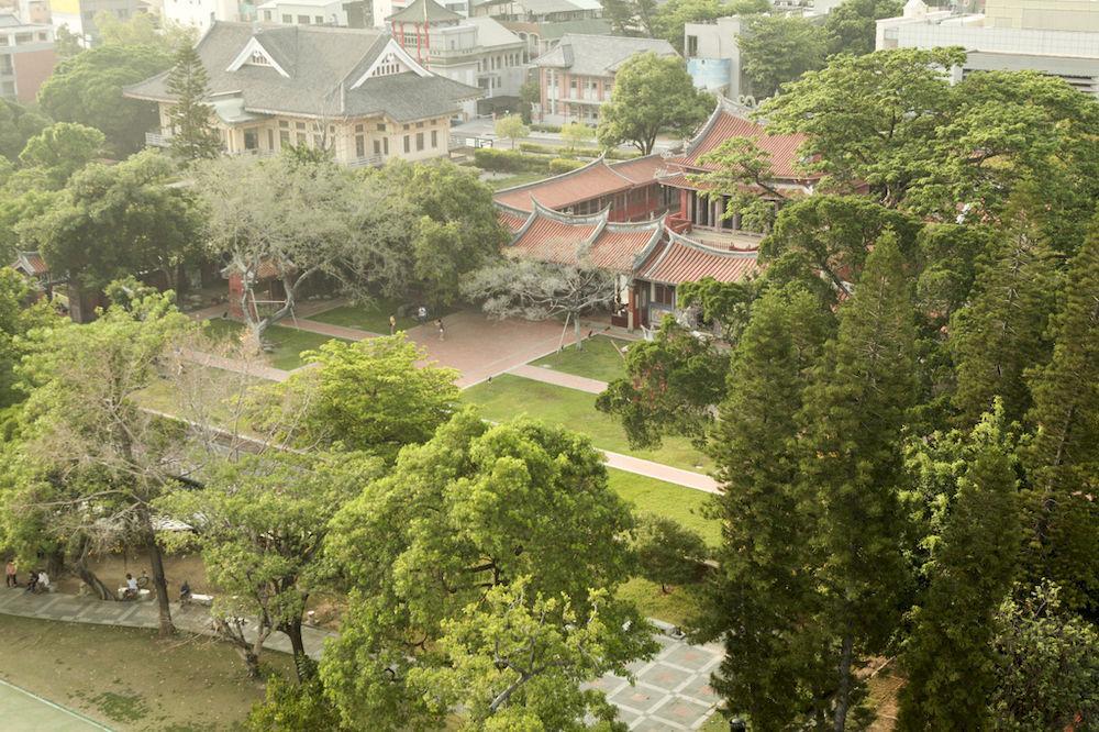 Cambridge Confucius Inn Tainan Bagian luar foto