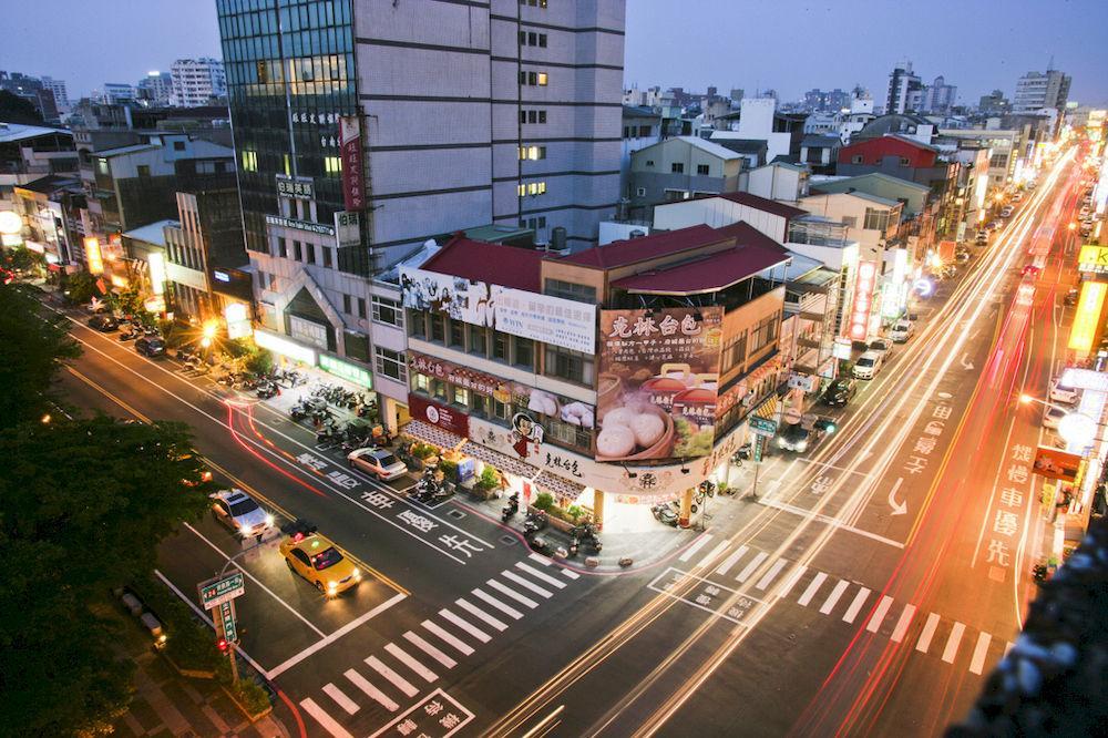 Cambridge Confucius Inn Tainan Bagian luar foto